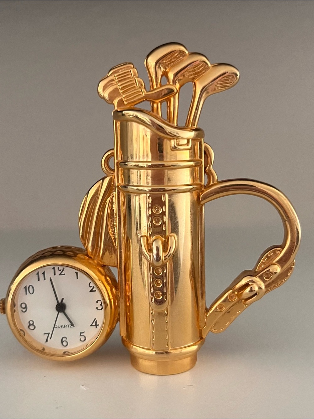 Vintage Gold-Tone Miniature Golf Bag Novelty Desk Clock
(Fully Functional)